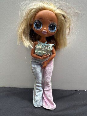 L.O.L. Surprise! OMG Trendsetter Series 5 Fashion Doll With Blonde Hair Blue Eye